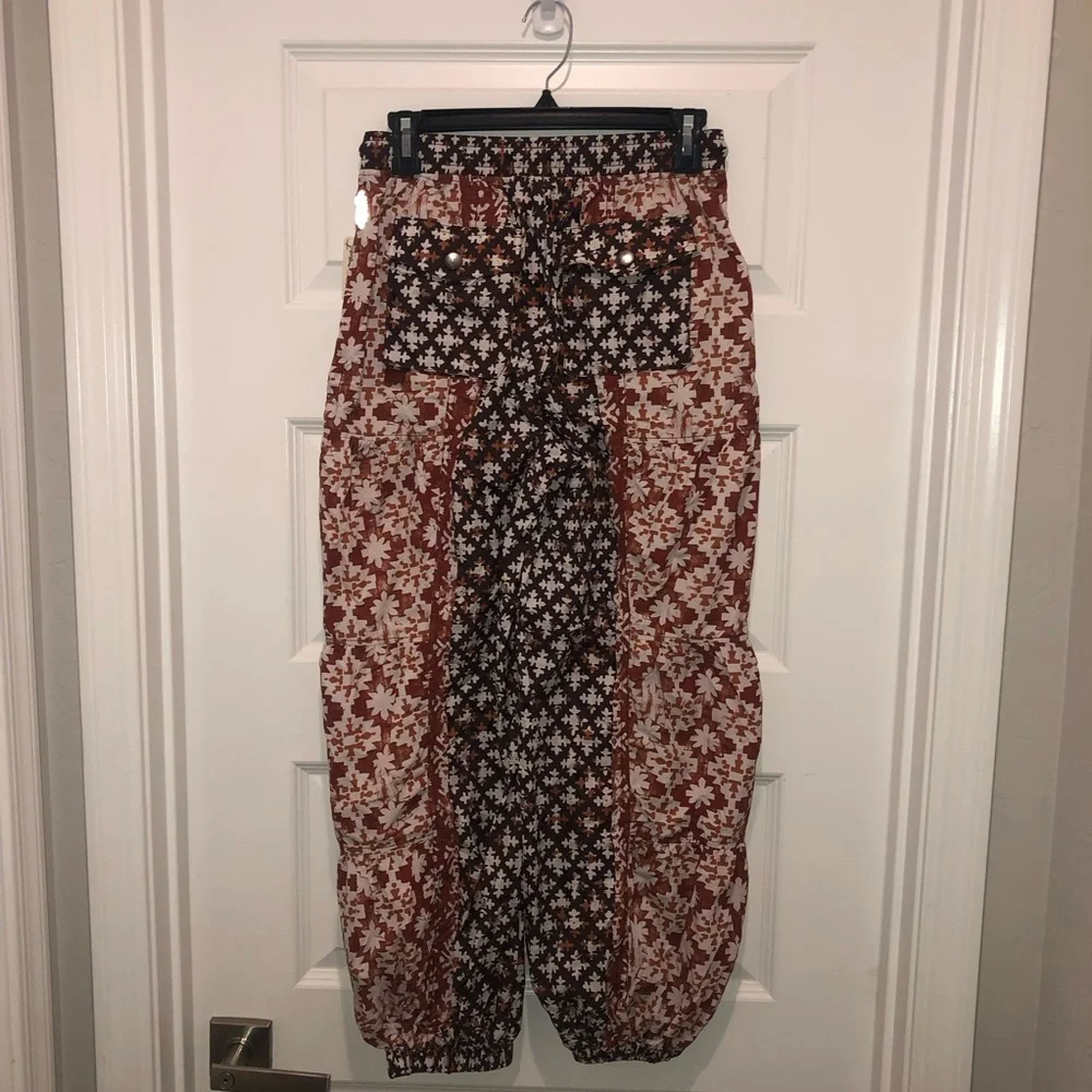 New Free People FP Movement Printed Set Me Free Swishy Barrel Pants sz XS - Picture 8 of 8